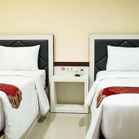 Grand Buana Lestari Hotel パダン エクステリア 写真