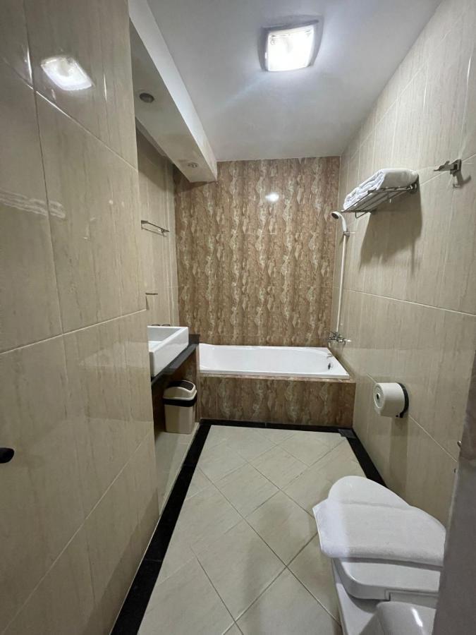 Grand Buana Lestari Hotel パダン エクステリア 写真