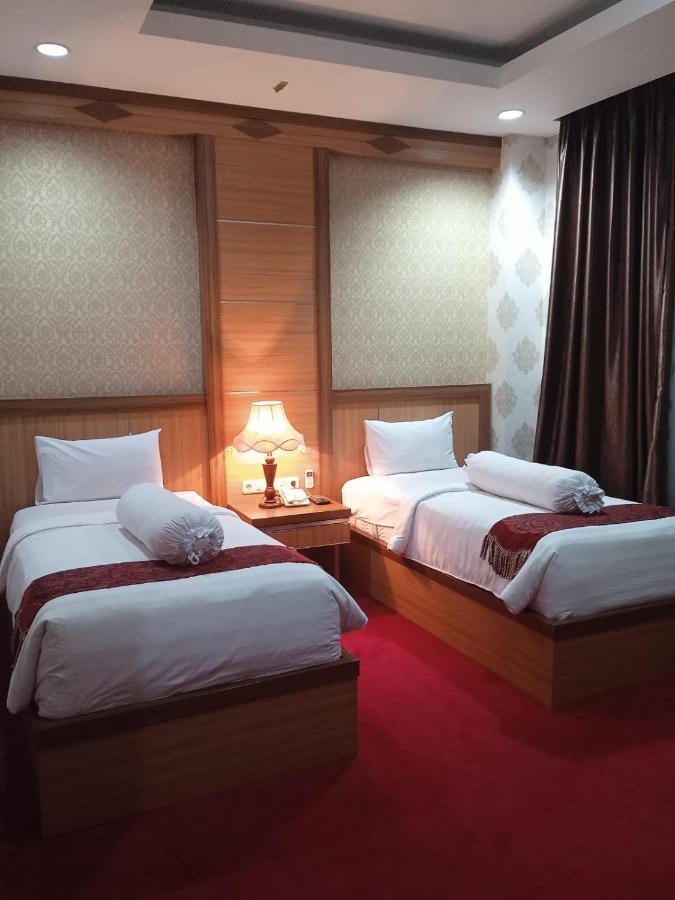 Grand Buana Lestari Hotel パダン エクステリア 写真