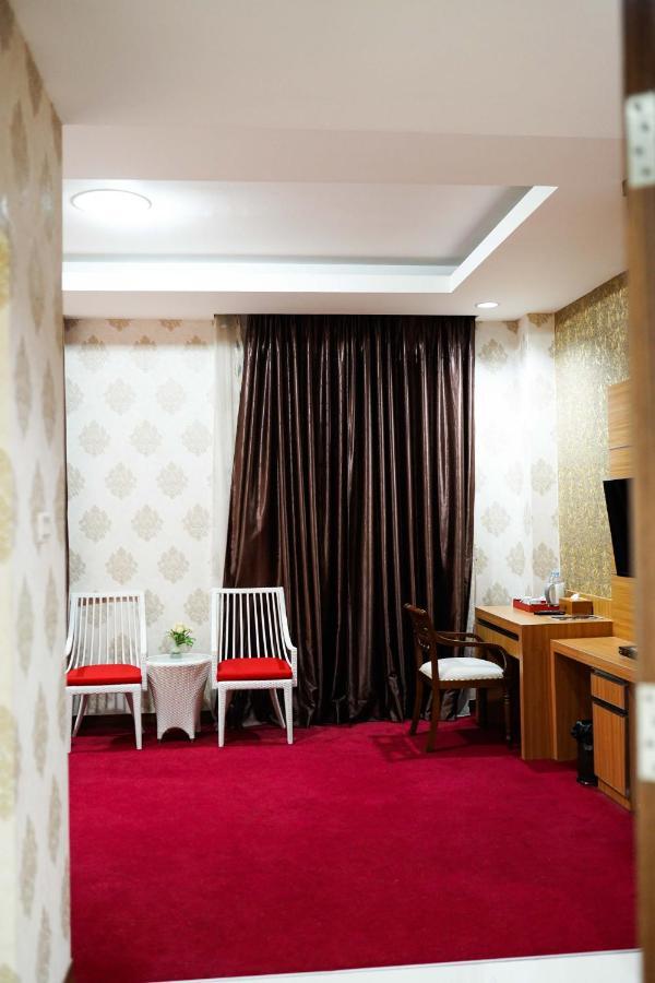 Grand Buana Lestari Hotel パダン エクステリア 写真