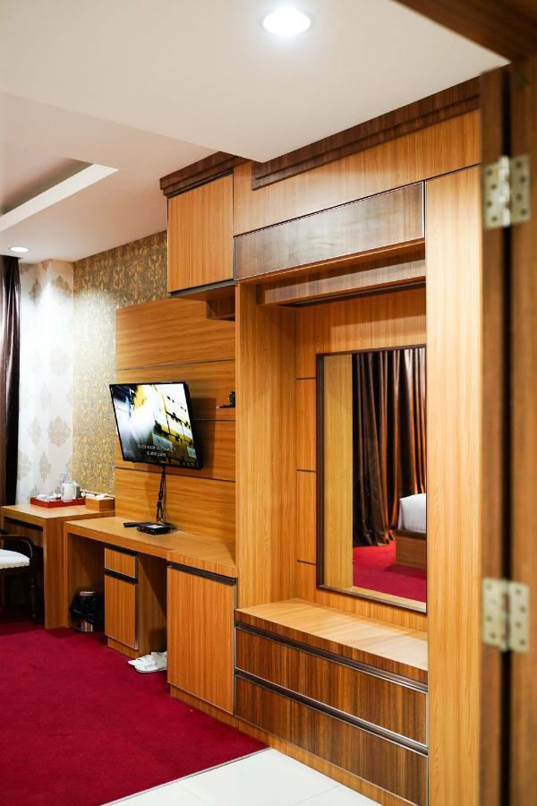 Grand Buana Lestari Hotel パダン エクステリア 写真