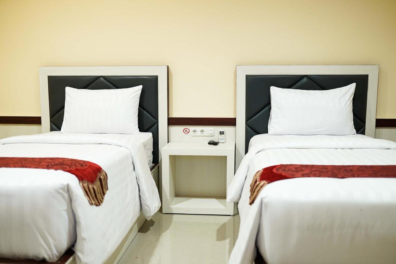 Grand Buana Lestari Hotel パダン エクステリア 写真