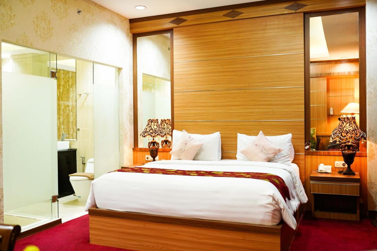 Grand Buana Lestari Hotel パダン エクステリア 写真