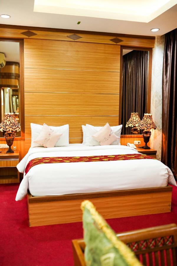 Grand Buana Lestari Hotel パダン エクステリア 写真