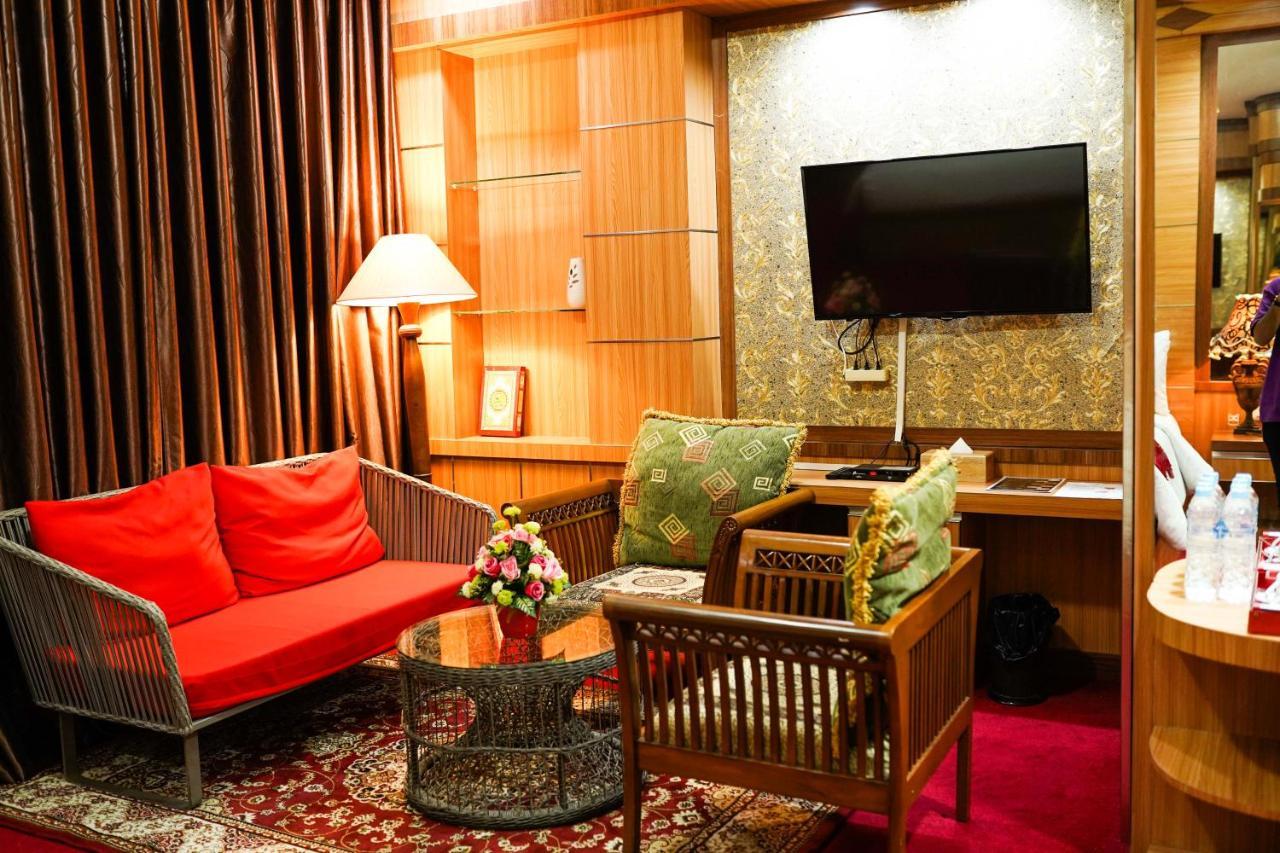 Grand Buana Lestari Hotel パダン エクステリア 写真