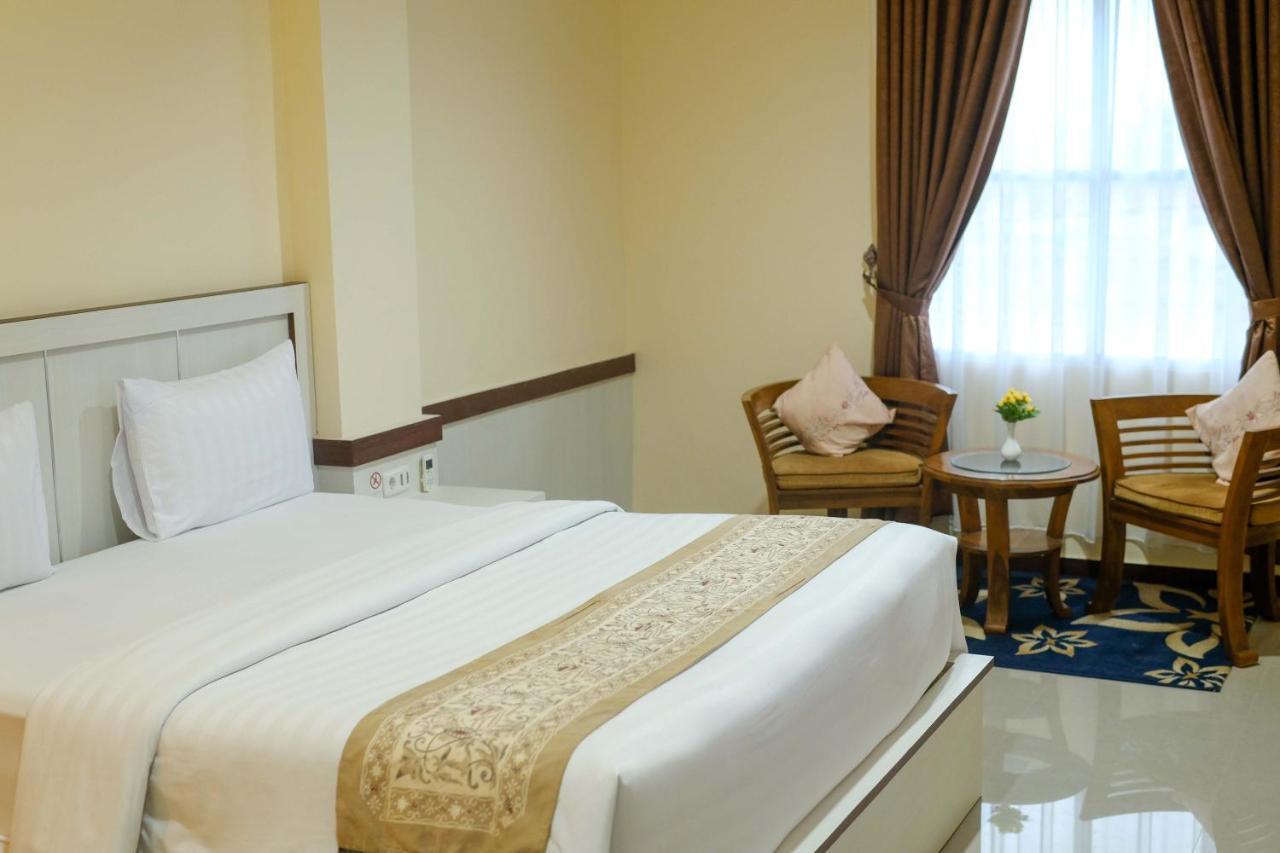 Grand Buana Lestari Hotel パダン エクステリア 写真
