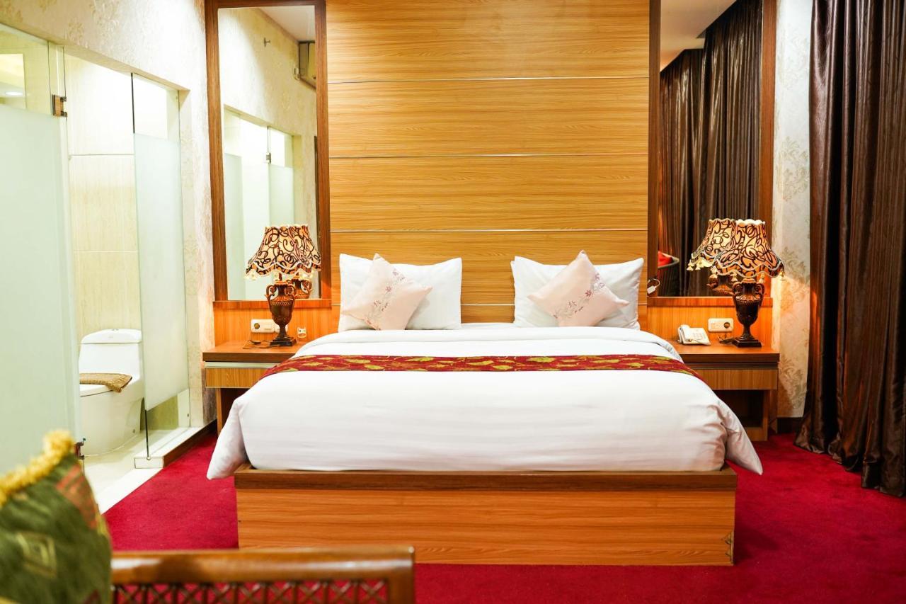Grand Buana Lestari Hotel パダン エクステリア 写真