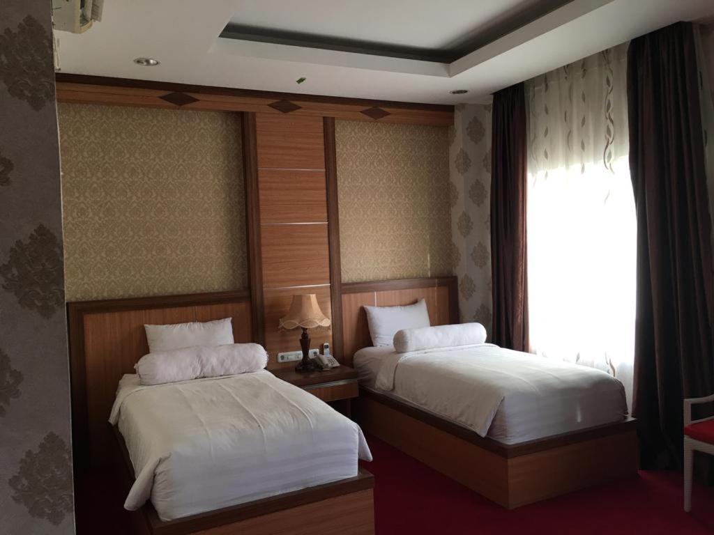 Grand Buana Lestari Hotel パダン エクステリア 写真